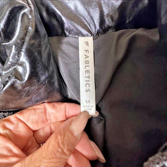 Fabletics Puffer Jacket Women's Size Medium Black Arden Zip Coat NWT - Picture 4 of 8